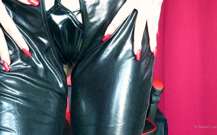 Rebecca Diamante Beginning Clips: Branlette, éjaculation et avalage pour ma combinaison fétiche