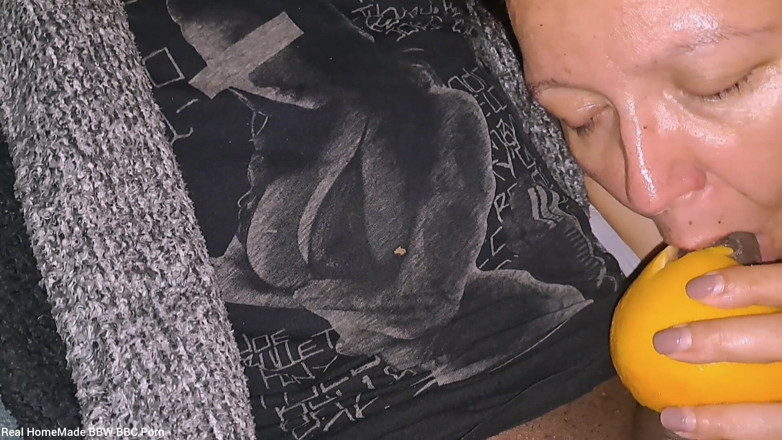 Real homemade BBW BBC porn: Dando grande cazzo nero incredibile pompino grapefruit accarezzando il suo...