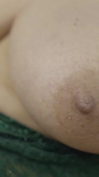 La mia sorellastra fa la doccia nuda - le sue grandi tette mi fanno impazzire