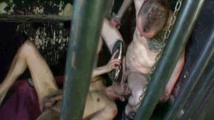 Discret Cruising sex: Arka odada badboy ile spor ayakkabılı aşağılama