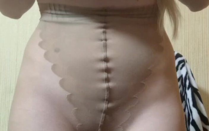 ElzaKom: Sweet Pussy Mistress Elza Kom's