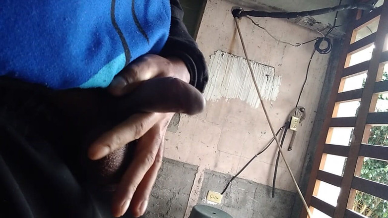 AlexAlejandro13: Rich Showing Big Dick