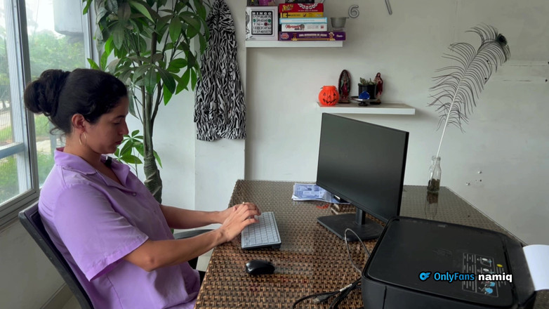 Roxxana: I Play with My Wife That She Is My Secretaries...