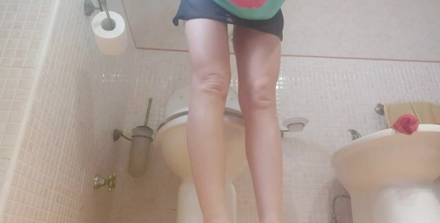 savannahamatoriale: Watching in the Bathroom Is Not Allowed!...but It's Wonderful to...