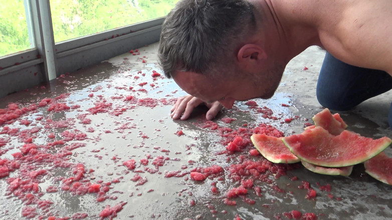 Femdom Austria: Watermelon feeding!