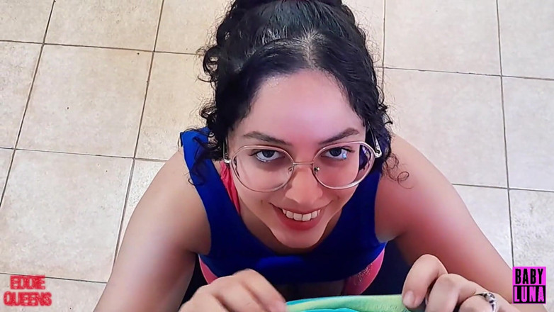 Eddie Queens: Моторошна дівчина в спортзалі одержима запахом мого члена ft babyluna939