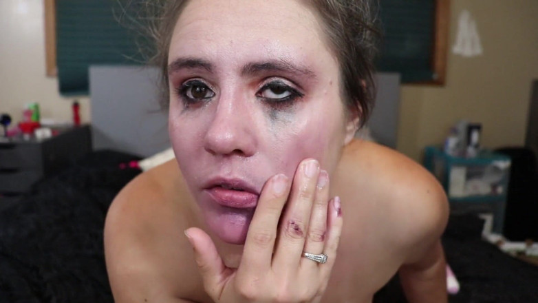 Abby Kiss: Je me masturbe et couvre mon visage de jus de...