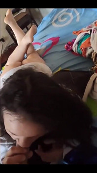 คุณแม่เลี้ยงอยากรู้สึกควยดีๆ อยู่ในหีเธอ