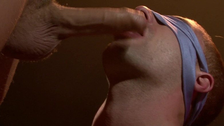 Macho Guys: 目隠しゲイセックスとソフトゲイBDSMシーンのビット