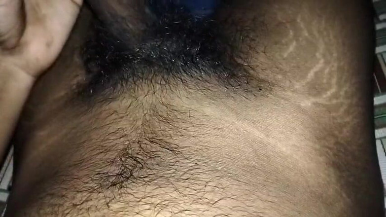 Desi Tits: Chico asiático caliente masturbándose