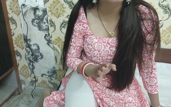 Saara Bhabhi: 印地语性爱故事角色扮演 - 印度女孩与丈夫和姐夫一起庆祝新年 xmas 与她的德西阴户发生性关系