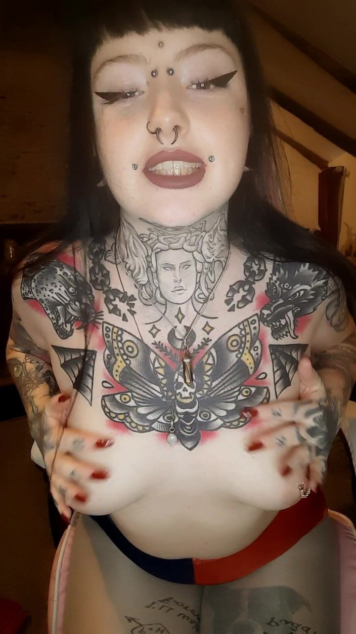 Yourfavecumslut: Харли Квинн сосет и трахается