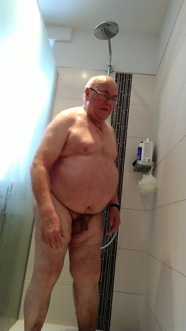 Karlchengeil: 샤워 + 정액