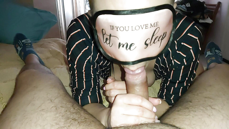 Audrey: Sladká nevlastní sestra odpočívá ve svém pokoji a její starší...