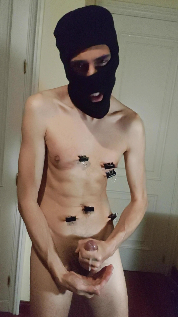 Slave Sparrow: Twink Bermain Dengan Binder Clips