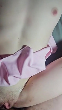 Divirtiéndose con hijastra apretado coño rosa