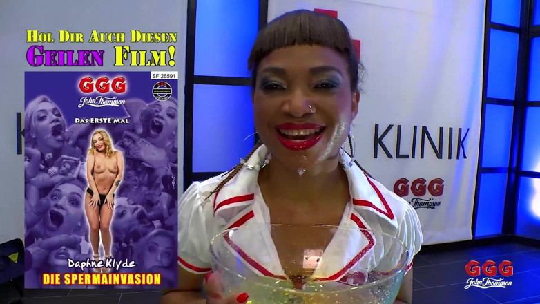 DEUTSCHLAN PORNO XXX: La Troia Bionda E Nera Ingoiano Piscio E Sperma in...