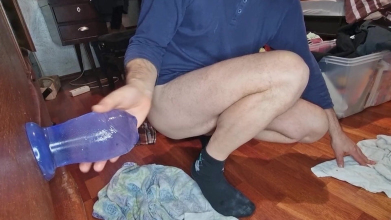 Giantasshole: Моя товста жорстка пробка трахає мене в дупу!