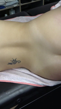Un Beau-père Masseur Professionnel Fait Un Massage À Sa Belle-fille Avec Fin Heureuse!