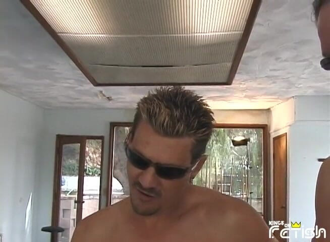 Kings Of Fetish: Una bionda alta si fa scopare tutti i suoi buchi...