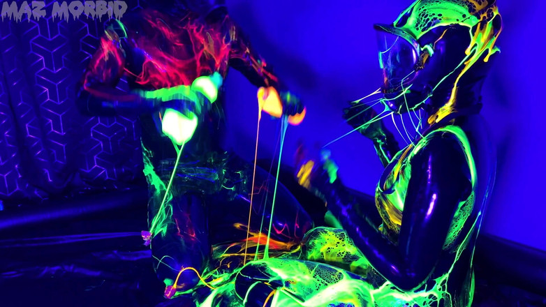 KinkyFemdomTV: Uv Wet und messy Gimpy Doppelfisting mit Patricia X