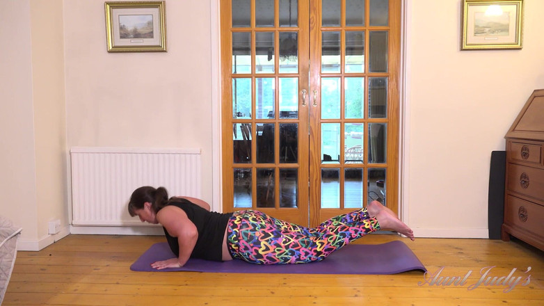 Aunt Judy's: Auntjudys - tréninkový čas s Chubby MILF Ruby Cattrall