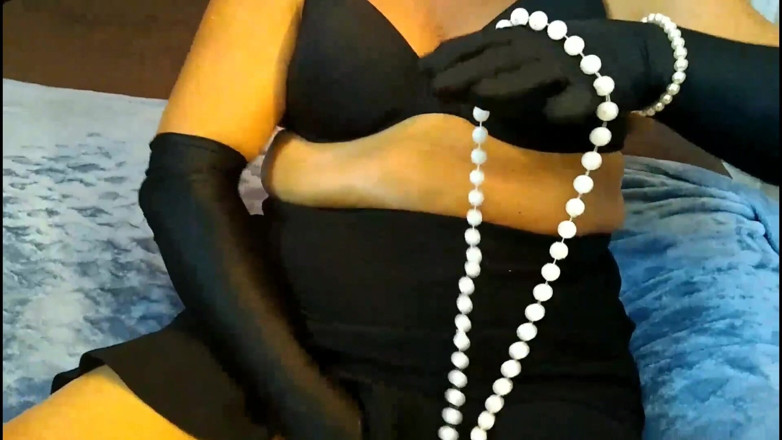 Debbie Delicious: Debbie Lahodná elegantní v perlech
