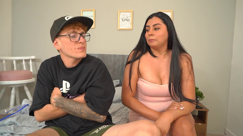 JuanBustosTV: Latina madrasta seduz Nick Jowel em Seu Quarto Secreto: Tabu...