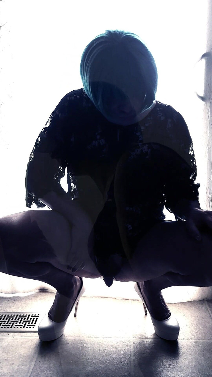 kandiKane: Rökning brasiliansk sissy slampa förförelse i plattformsklackar &underkläder