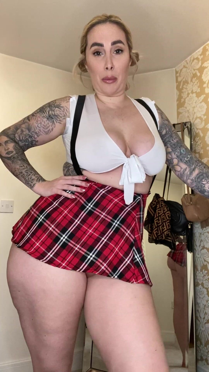 Paige Turnah: 내 팬티로 내 교사를 붙잡고 그의 엉덩이를 따먹어