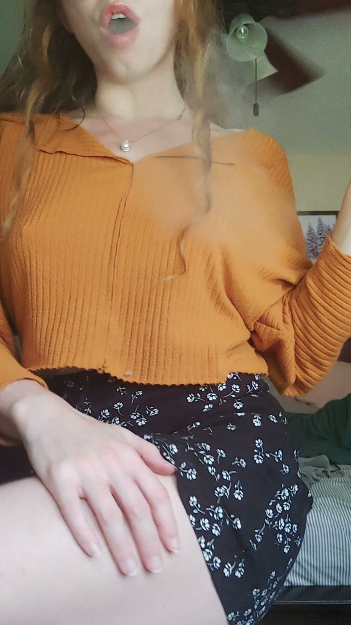 MandyFrizzle: สูบบุหรี่และหยอกล้อ