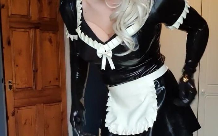 JessicaXD: 穿着我的乳胶恋物癖女仆装感觉超级