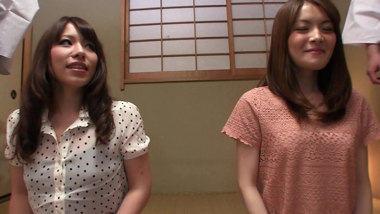 JAPAN IN LOVE: Ниппон шлюхи, сцена-1 пара грудастых японцев Nao Kojima подруг наслаждаются трахом вместе