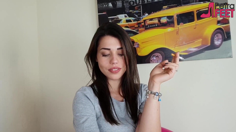 Smokin Fetish: Beauty teen in smoking fetish
