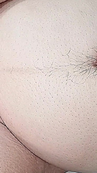 La calda moglie calda bbw indiana mostra le sue curve mentre si masturba seducentemente sulla telecamera