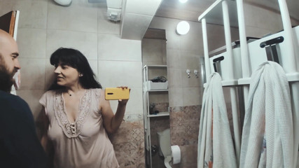 Hairy Homemade Amateur Orgasms: 남편의 입에 오줌 싸기 - 굴욕 페티쉬