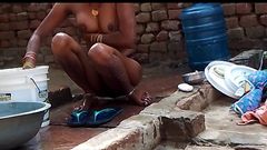 Desi Bhabhi Bathing