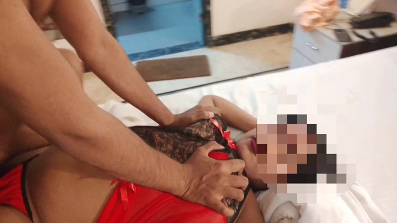 Solomon: Seks romantik dia melompat ke atas batang saya dengan kuat...