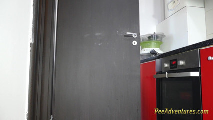 Pee Adventures: Empty my bladder in my jeans while cooking diner