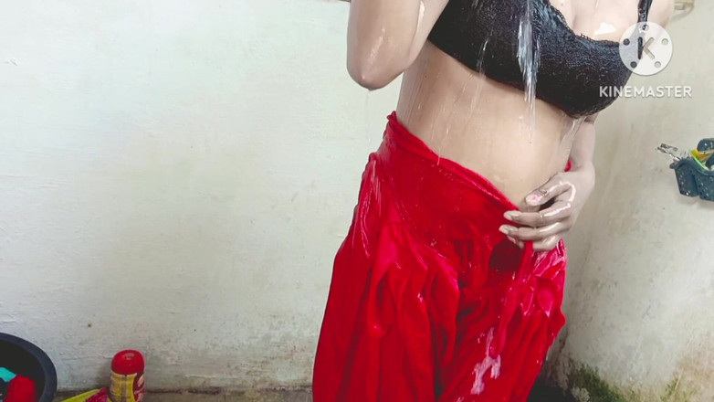 Ankurpriya000: Tante beim baden sehen