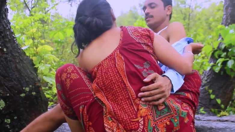 Anjalisingh_sexy: Saftige indische bengalische ehefrau hart im regen sex im freien...