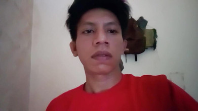 Zirul Uwu: Lelaki kacak menggoncang batangnya bersendirian