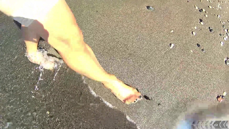 Nylondelux: Ciorapi nud pe plajă