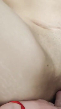 Beni yatakta ateşli buluyor ve sikiyor! Me Encuentra Caliente En La Cama Y Me Coje!