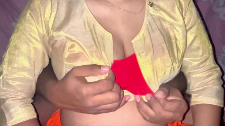 HOT_RUHI002: Une bhabhi du village desi à gros nichons trait et se...