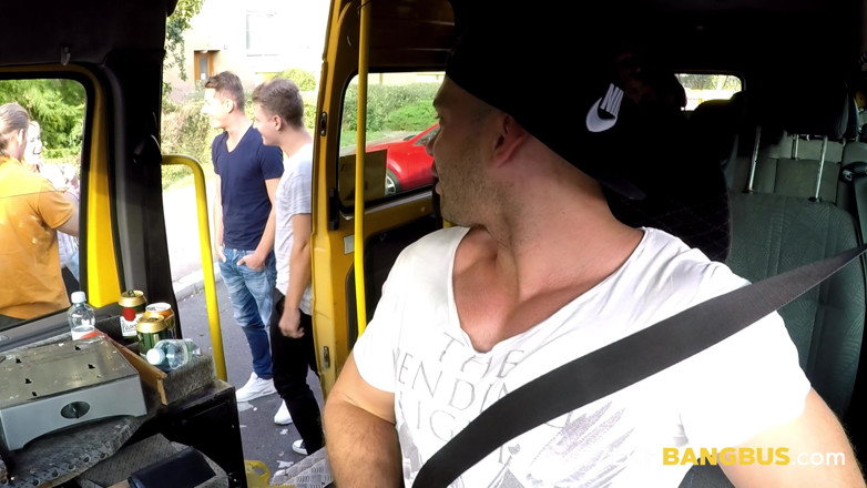 Czech Bang Bus: Czech bang bus 2: блондинка модель приєднується до дикого групового траху