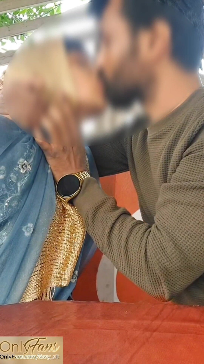 Submissive couple: Hijabi Girl Outdoor Risky Oral Sex with Small Cock
