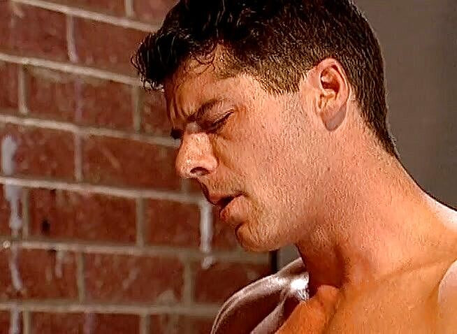 3some Bangers: Napalona dziwka lubi cieszyć się dwoma dużymi kutasami jednocześnie