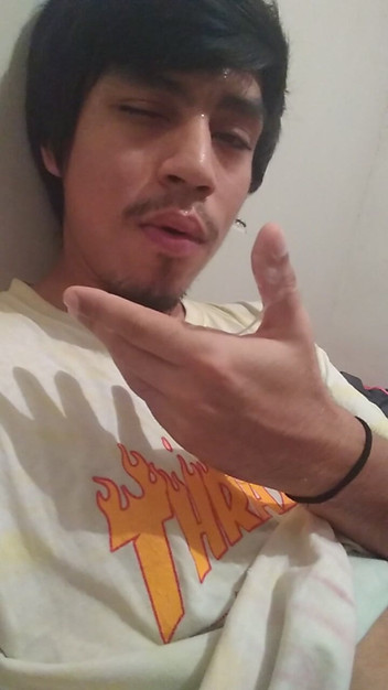 AlexAlejandro13: Натуральная разминка, кончик моего члена заметный