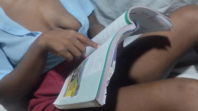 Bonnie: Giáo viên vật lý của tôi yêu cầu tôi đi với...